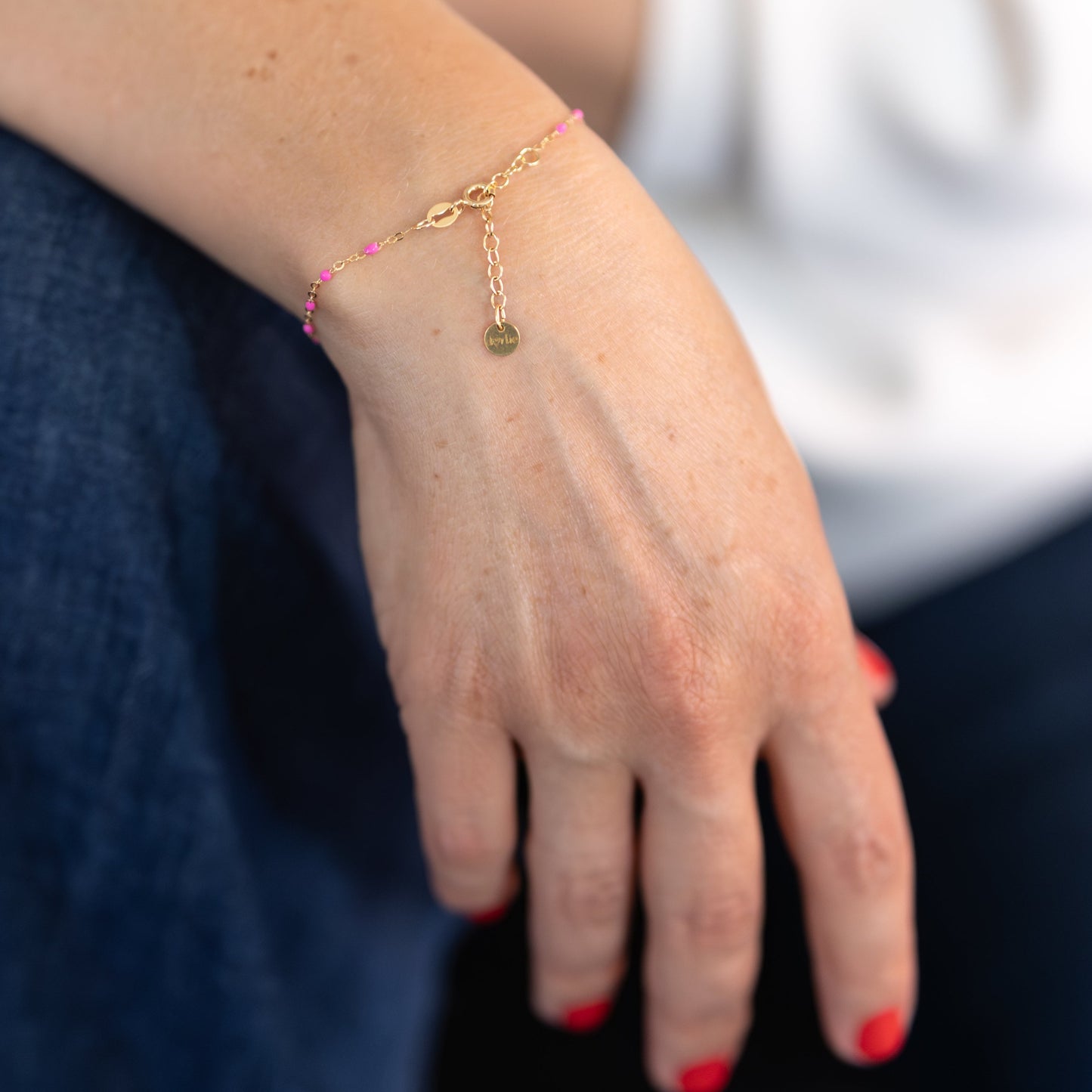 Armband gold mit weißen Emaille-Kügelchen