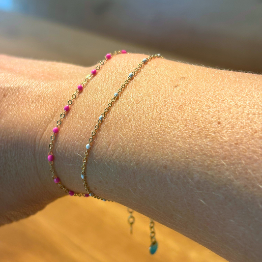 Armband gold mit pinken Emaille-Kügelchen