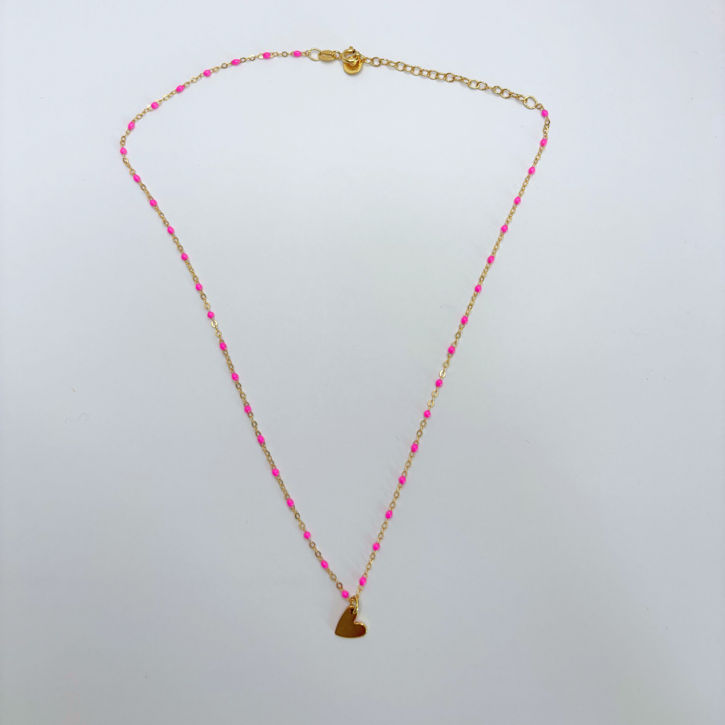 Halskette gold mit pinken Emaille-Kügelchen